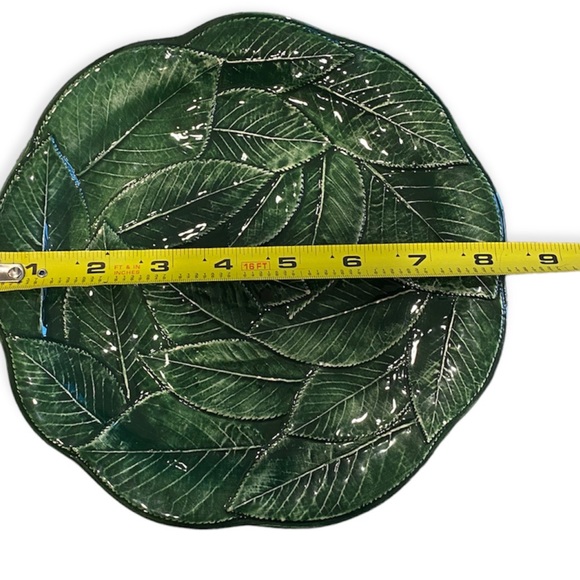 VIETRI FOGLIA LEONARDO MAJOLICA Green Leaf Plate - Picture 4 of 9